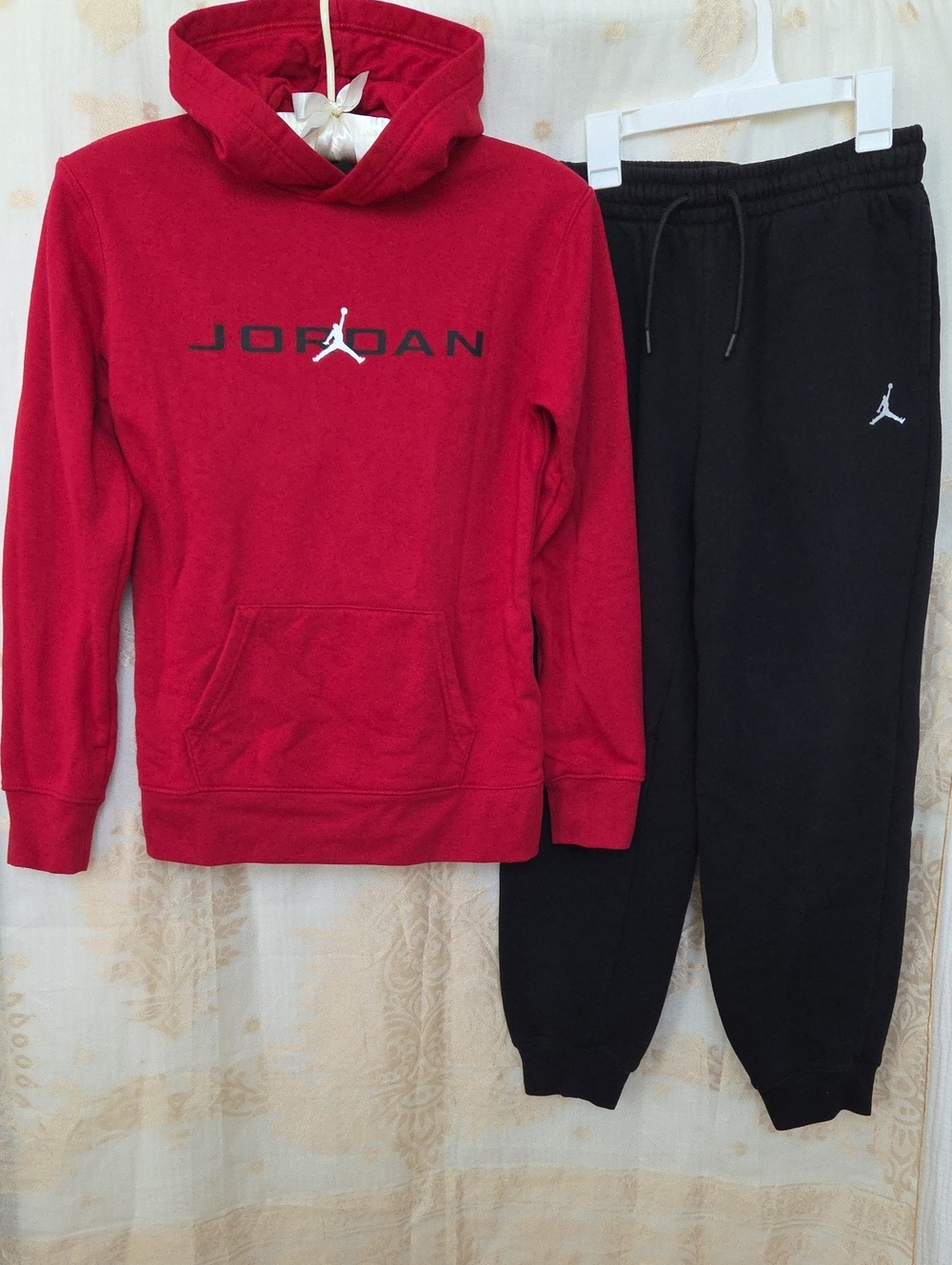 Kid's Jordan Red Hoodie and Black Jogger Set - L 12/13